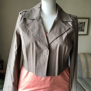NWOT cropped trench size 16